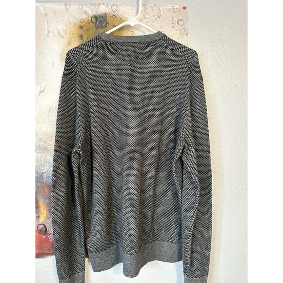 Tommy Hilfiger Adult Large Gray Sweater Pullover Crewneck Solid Winter Fall - Picture 2 of 3